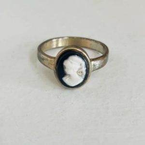 Cameo ring